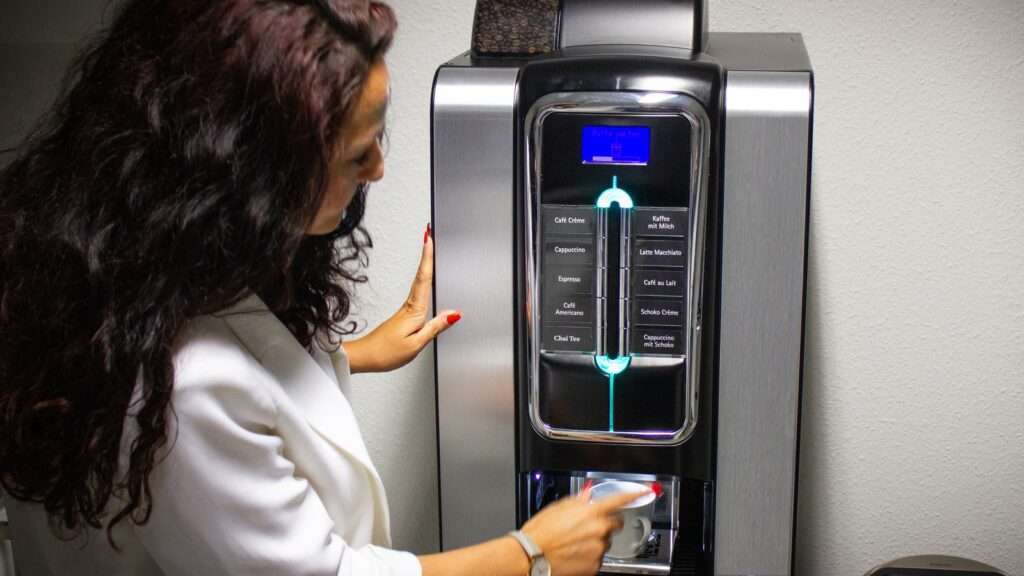 Kaffeeautomat in der Kueche des Business Centers
